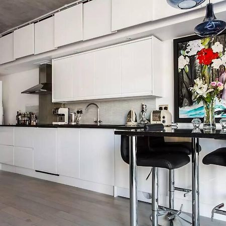 Canal-Side Apartment In Shoreditch Лондон Екстериор снимка