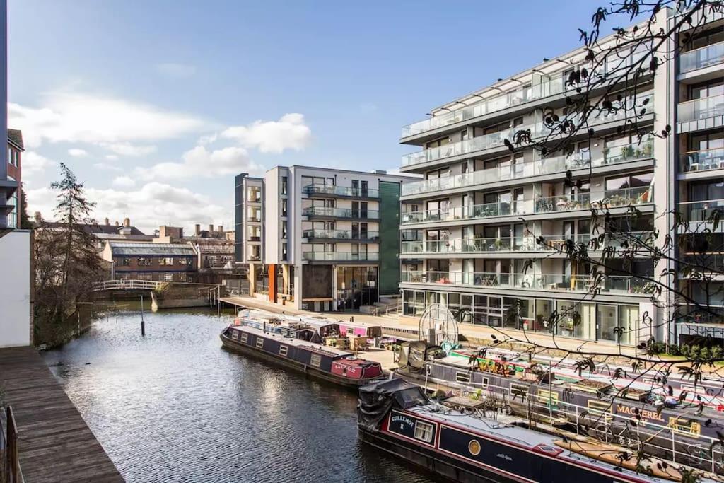 Canal-Side Apartment In Shoreditch Лондон Екстериор снимка