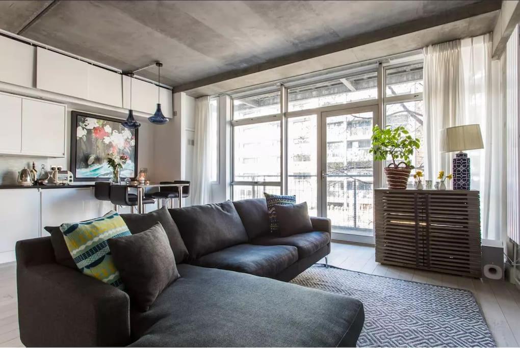 Canal-Side Apartment In Shoreditch Лондон Екстериор снимка