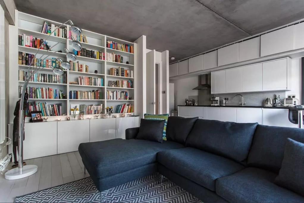 Canal-Side Apartment In Shoreditch Лондон Екстериор снимка