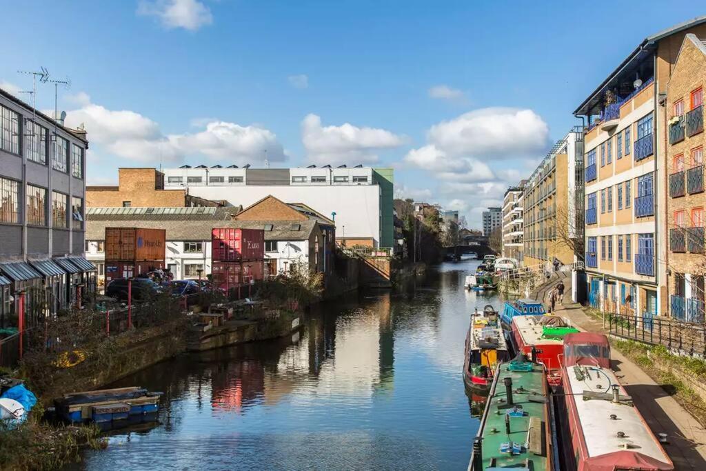 Canal-Side Apartment In Shoreditch Лондон Екстериор снимка